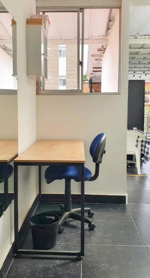 Hostel Metro Floresta Alojamiento 메딜린 외부 사진