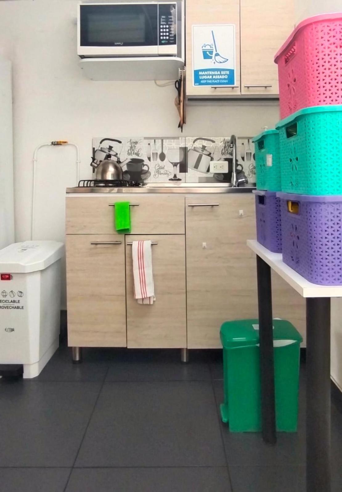 Hostel Metro Floresta Alojamiento 메딜린 외부 사진