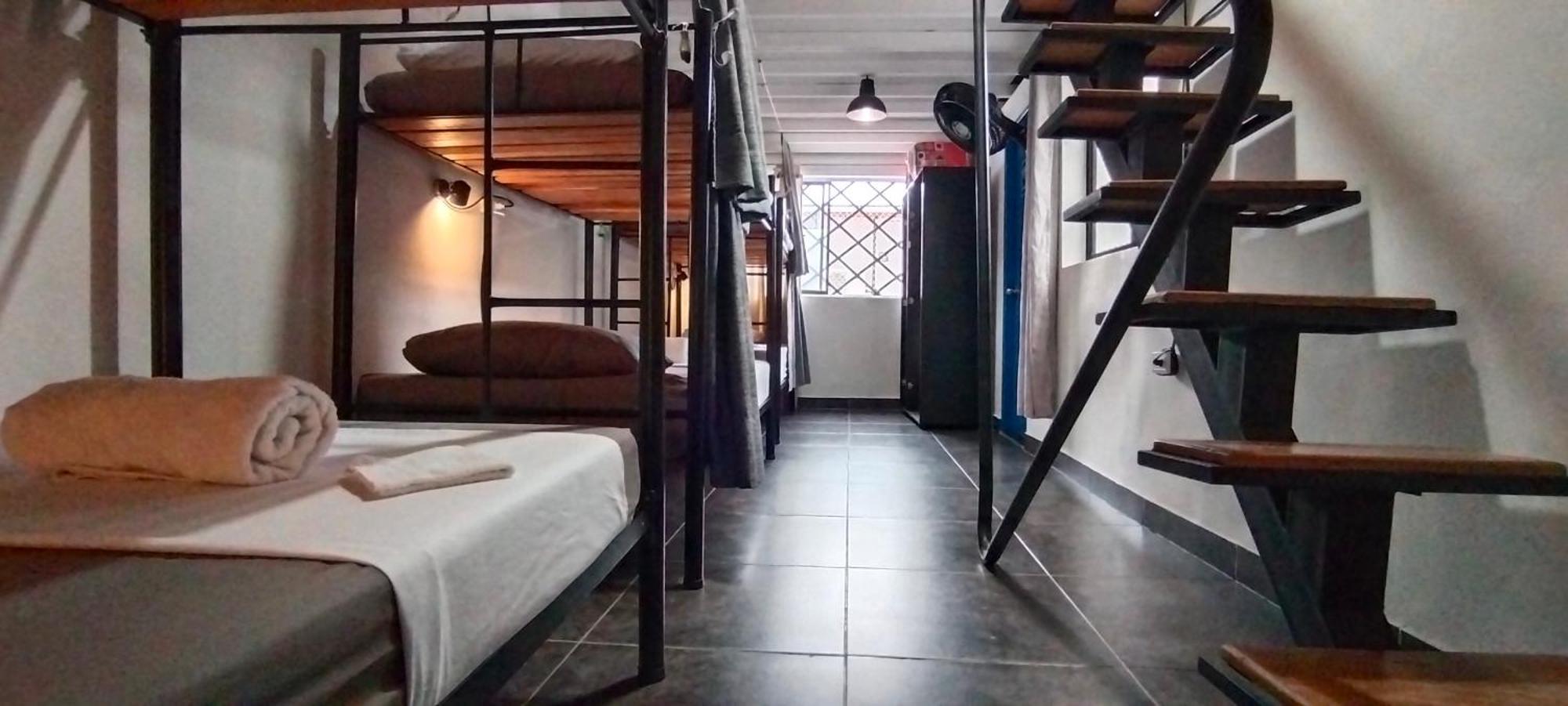 Hostel Metro Floresta Alojamiento 메딜린 외부 사진